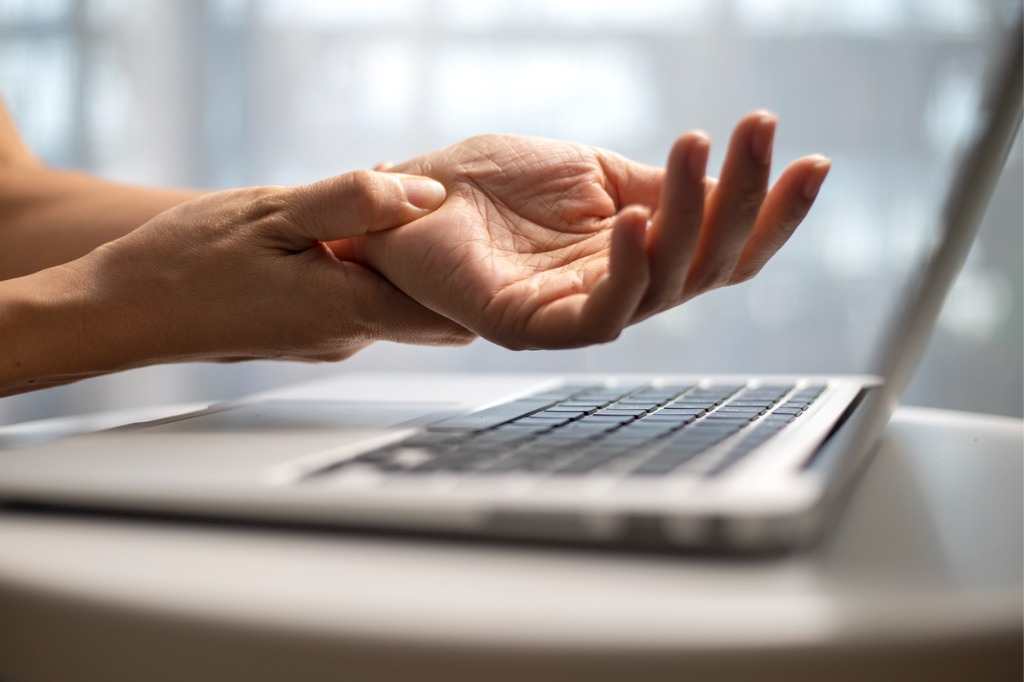 Carpal Tunnel Syndrome: Is Your Desk Job To Blame?