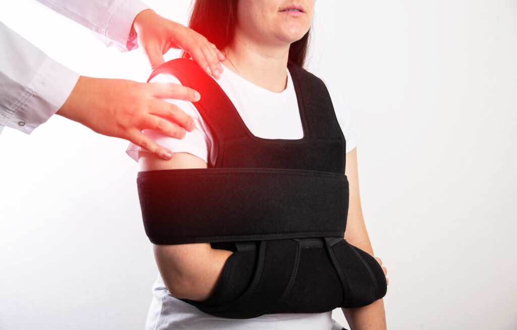 symptoms of a bruised collarbone